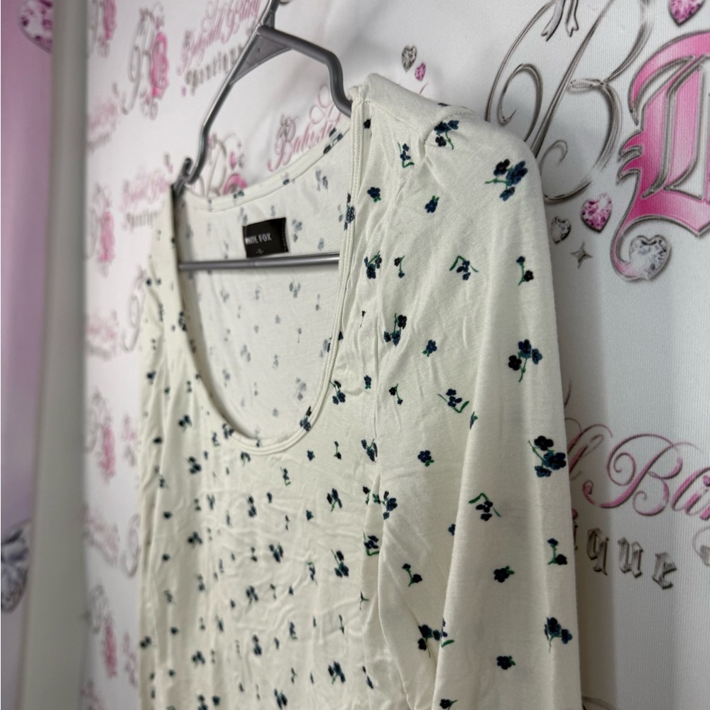 White Fox long sleeve cropped crop white  Cream navy  Floral Long Sleeve Top - Picture 3 of 12